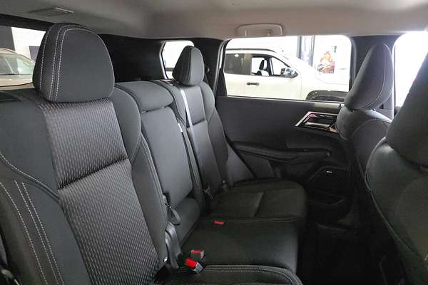 2025 Mitsubishi Outlander LS ZM