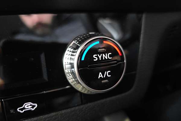 2025 Mitsubishi Outlander LS ZM