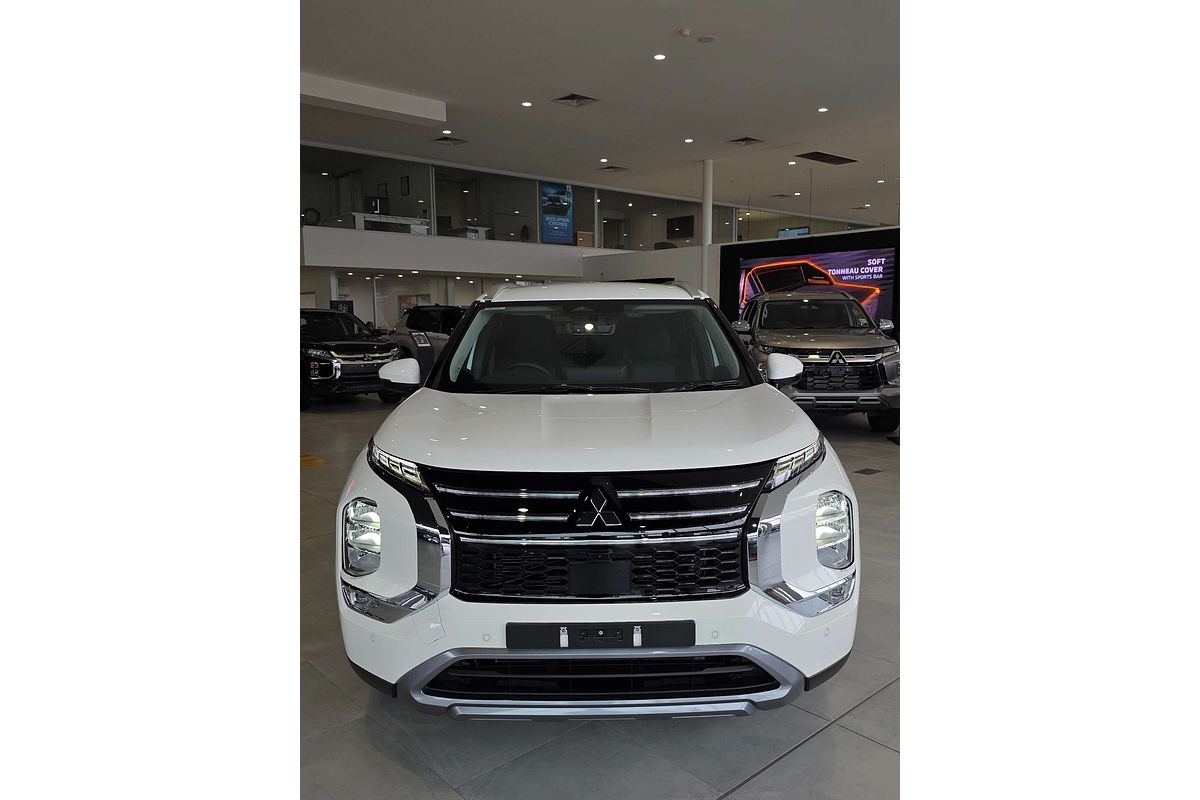 2025 Mitsubishi Outlander LS ZM