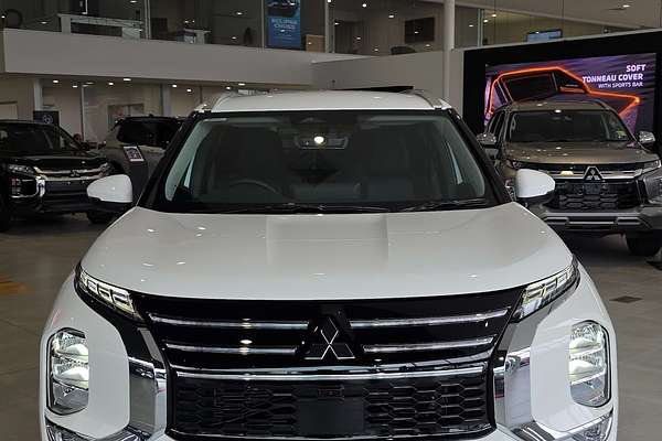 2025 Mitsubishi Outlander LS ZM