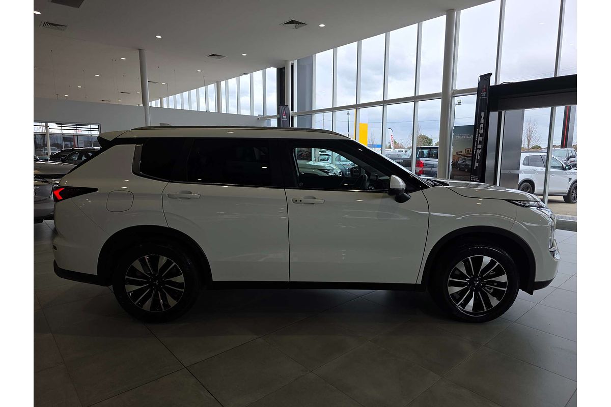 2025 Mitsubishi Outlander LS ZM