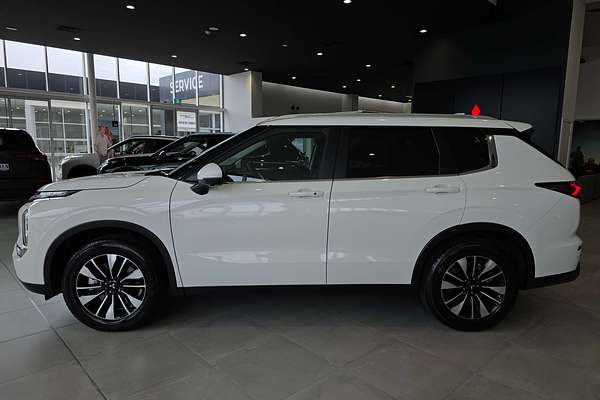 2025 Mitsubishi Outlander LS ZM