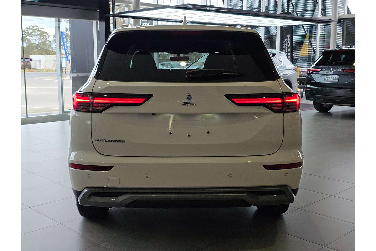 2025 Mitsubishi Outlander LS ZM