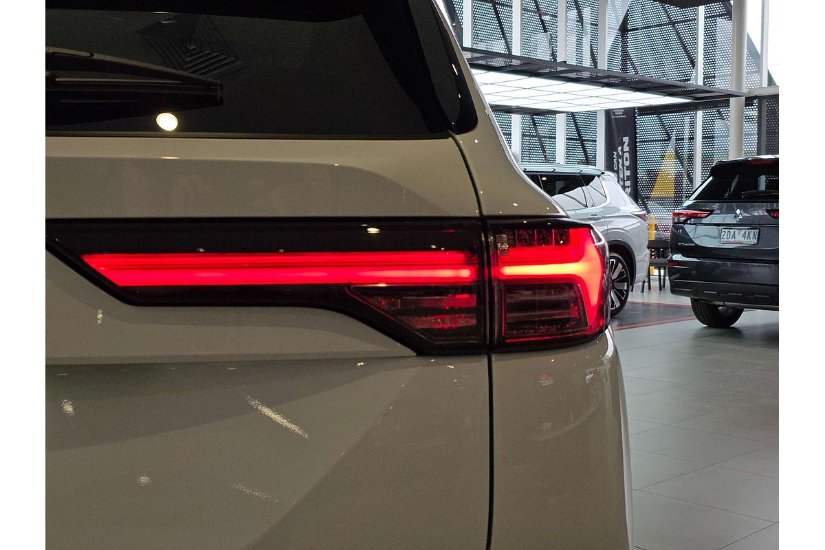 2025 Mitsubishi Outlander LS ZM