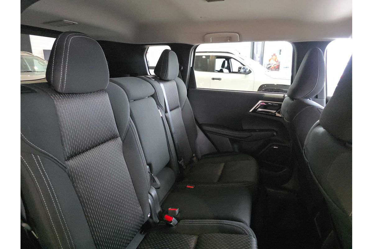 2025 Mitsubishi Outlander LS ZM