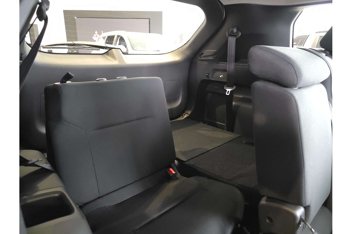 2025 Mitsubishi Outlander LS ZM