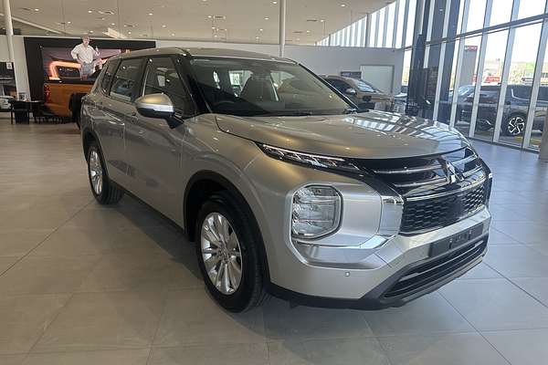 2025 Mitsubishi Outlander ES ZM