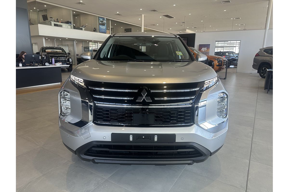 2025 Mitsubishi Outlander ES ZM