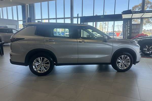 2025 Mitsubishi Outlander ES ZM