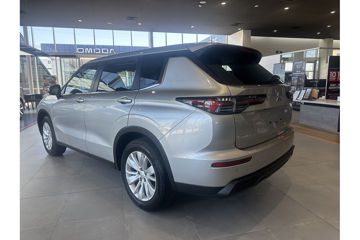 2025 Mitsubishi Outlander ES ZM