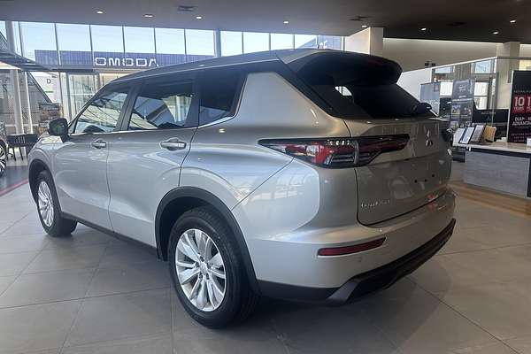 2025 Mitsubishi Outlander ES ZM