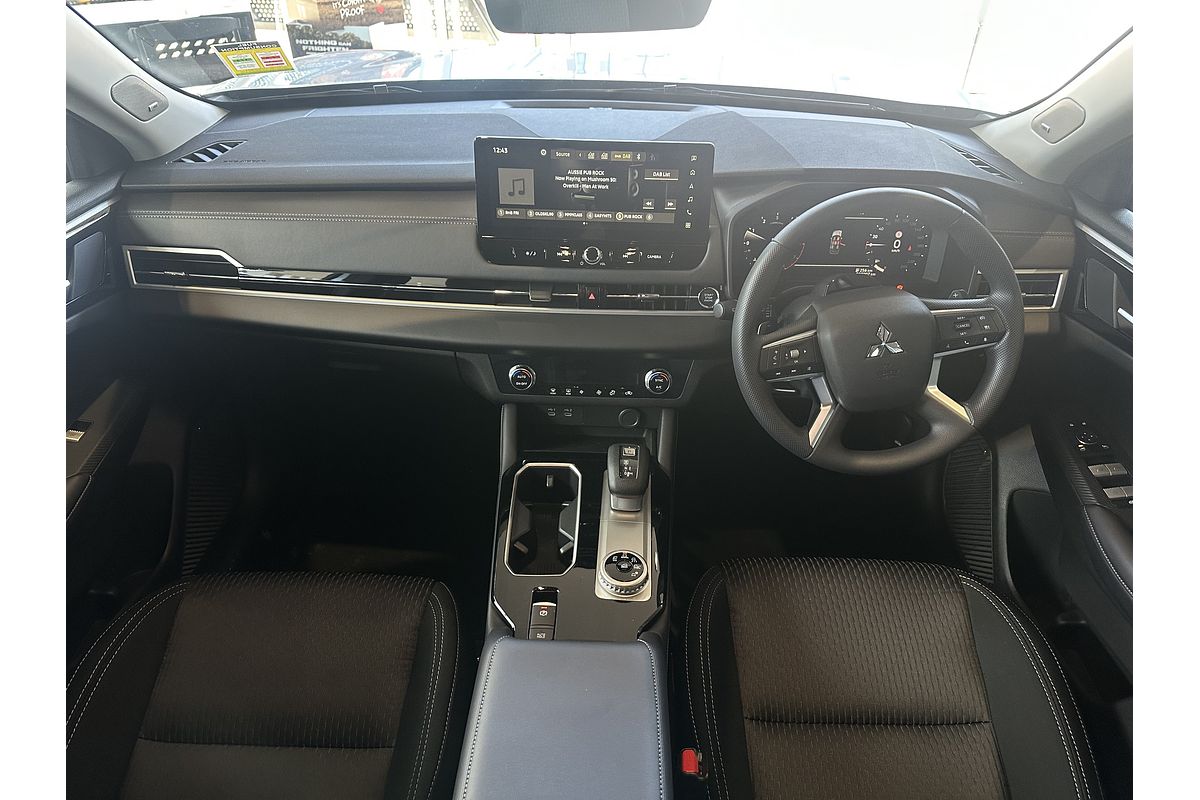 2025 Mitsubishi Outlander ES ZM