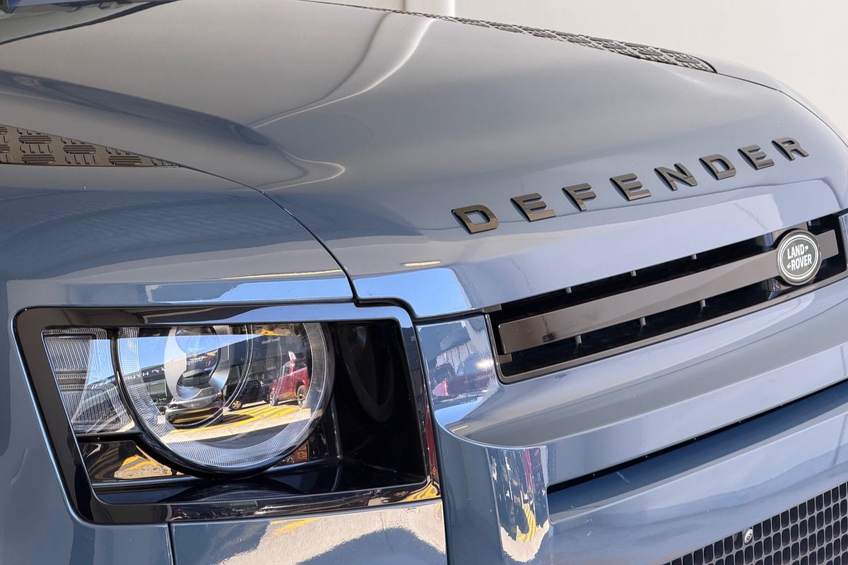 2023 Land Rover Defender 110 D300 SE L663