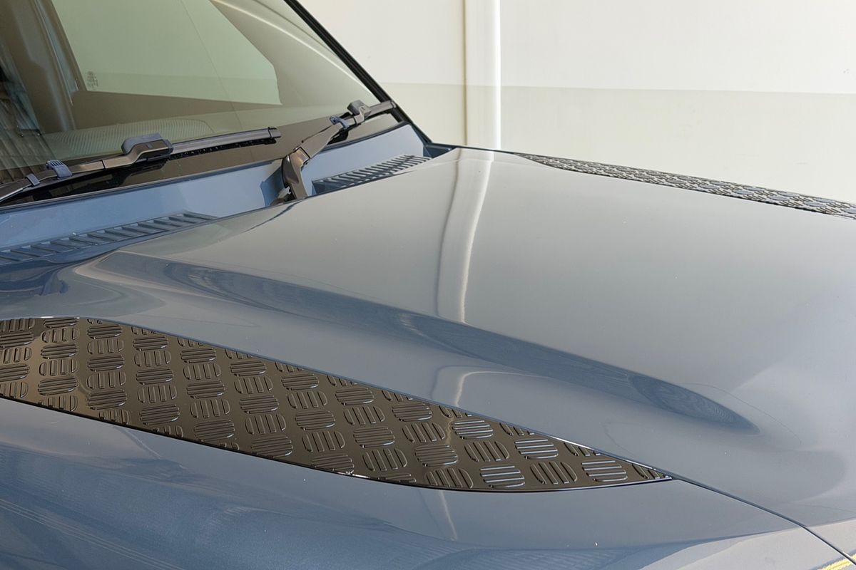 2023 Land Rover Defender 110 D300 SE L663