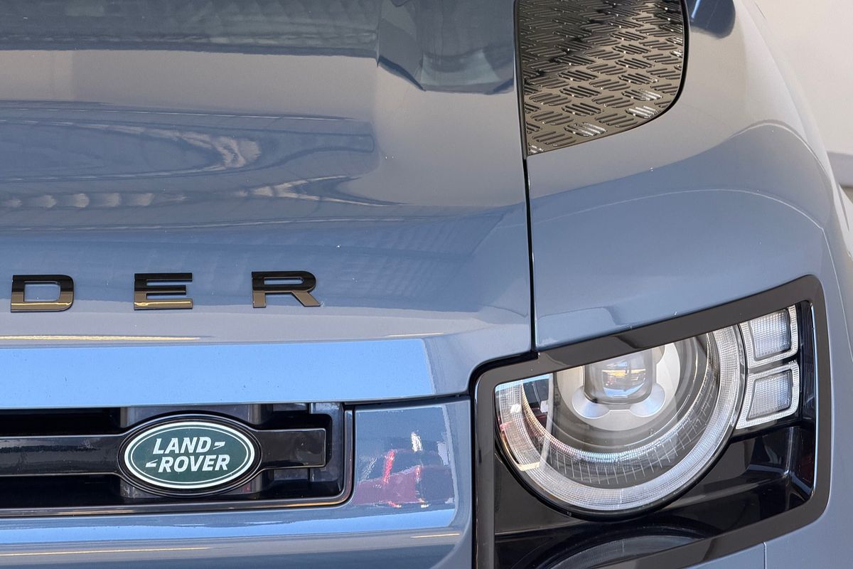 2023 Land Rover Defender 110 D300 SE L663