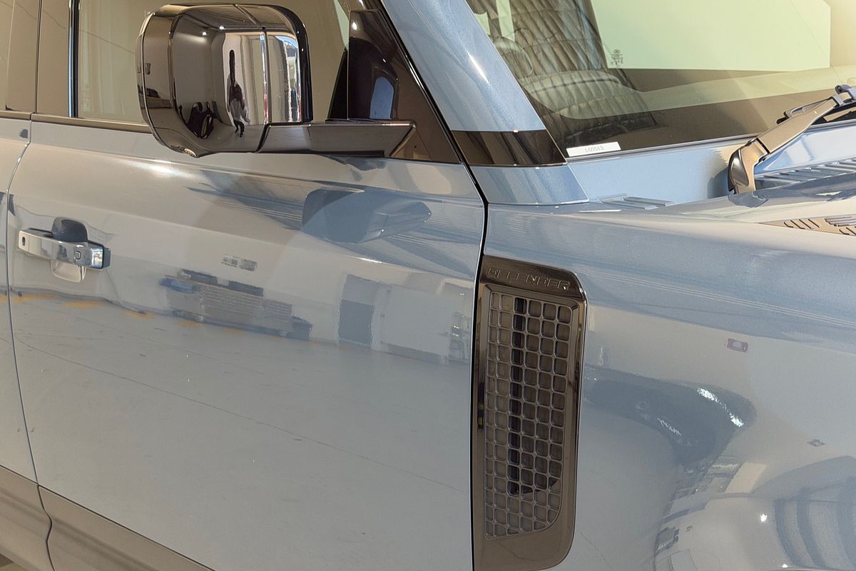 2023 Land Rover Defender 110 D300 SE L663