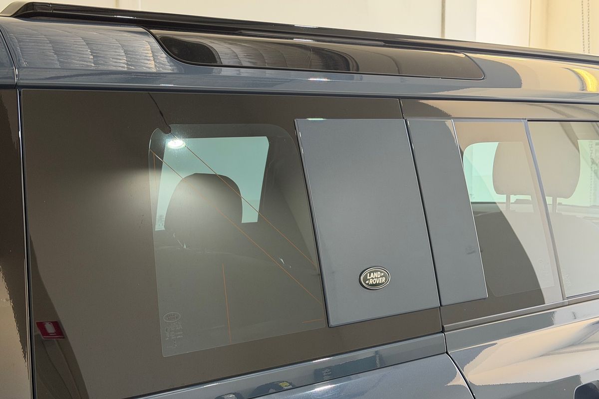 2023 Land Rover Defender 110 D300 SE L663