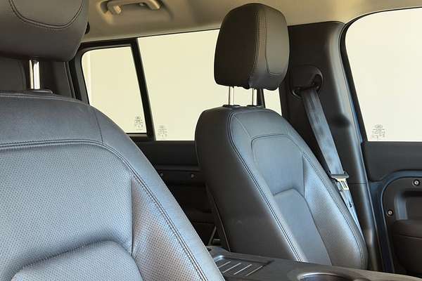 2023 Land Rover Defender 110 D300 SE L663