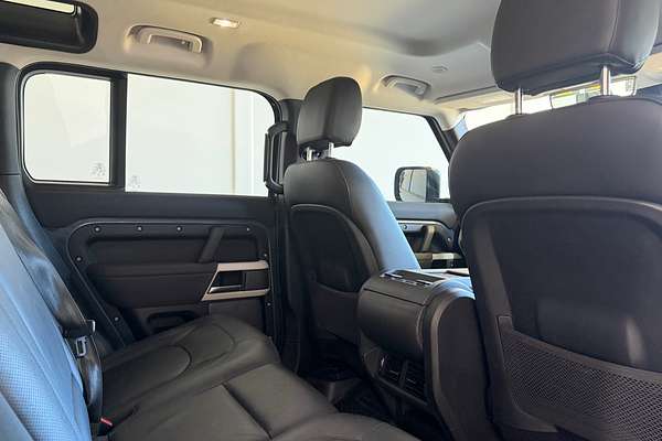 2023 Land Rover Defender 110 D300 SE L663
