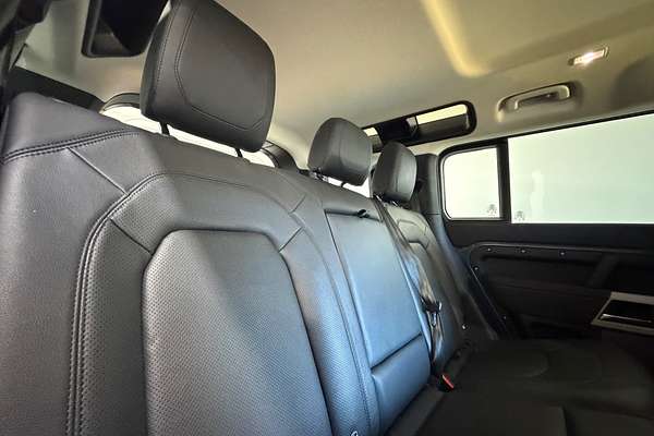 2023 Land Rover Defender 110 D300 SE L663