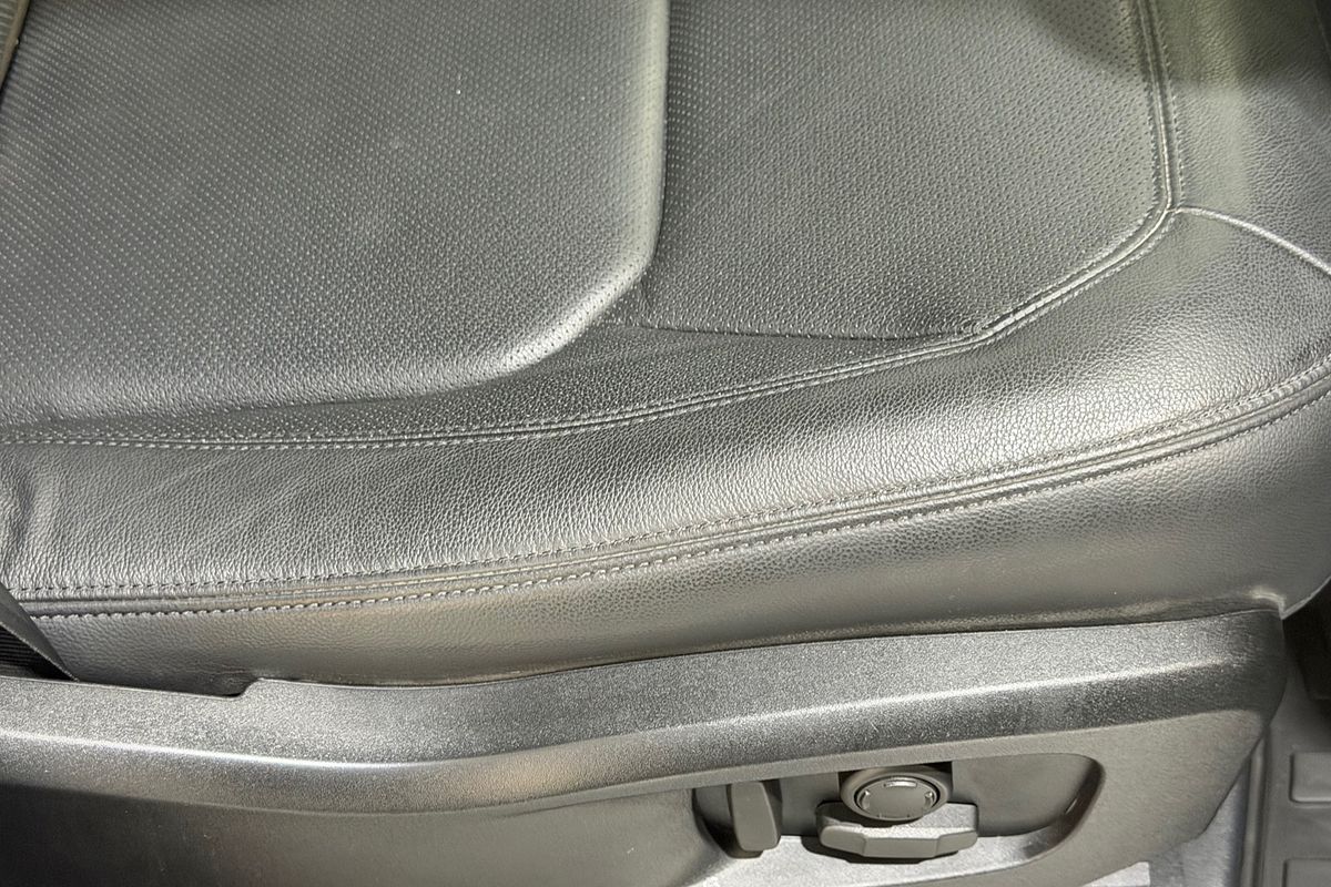 2023 Land Rover Defender 110 D300 SE L663