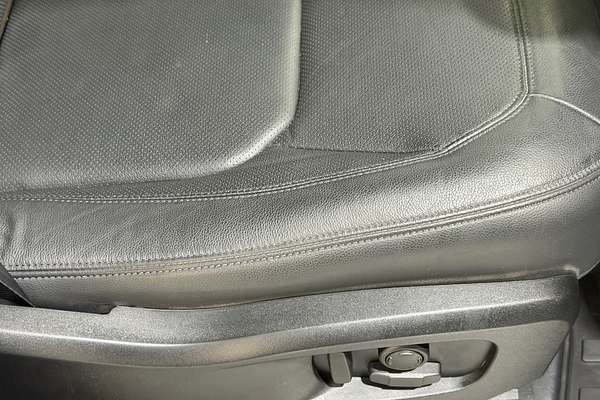 2023 Land Rover Defender 110 D300 SE L663