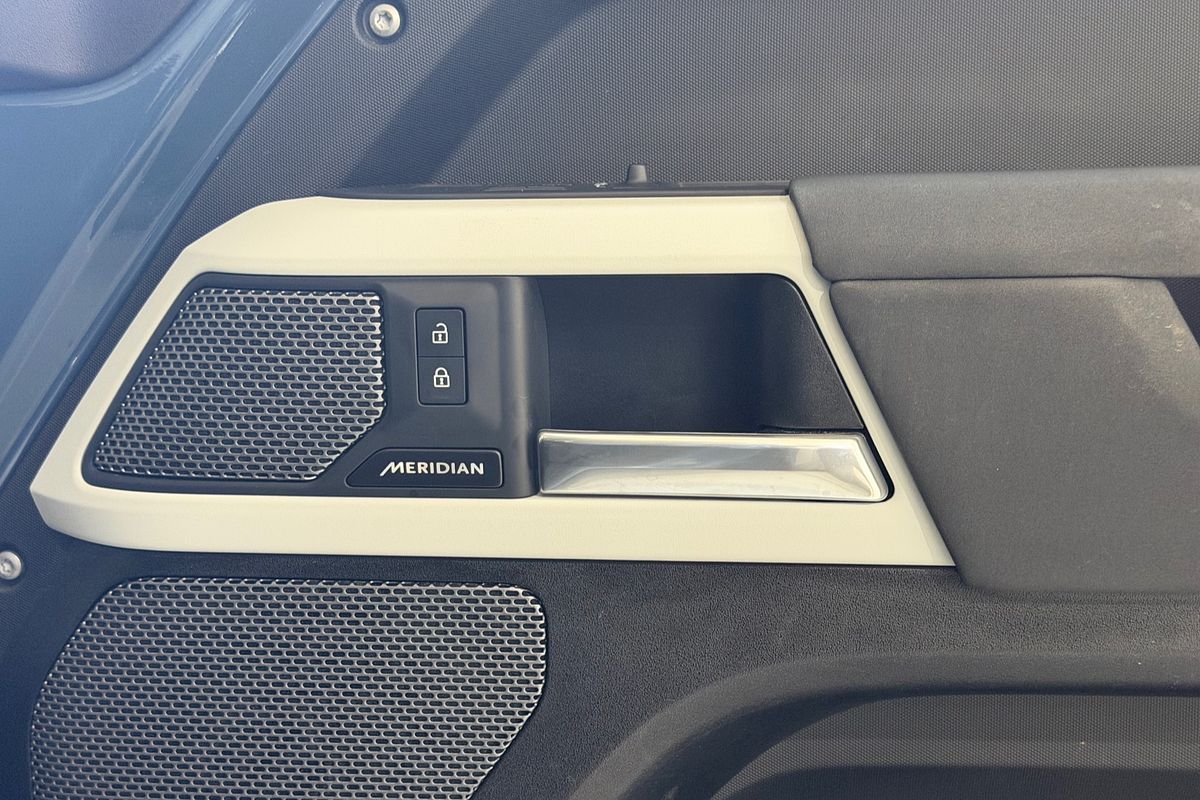 2023 Land Rover Defender 110 D300 SE L663