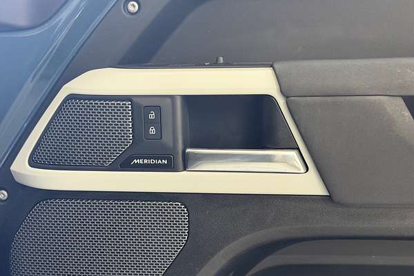 2023 Land Rover Defender 110 D300 SE L663