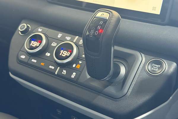 2023 Land Rover Defender 110 D300 SE L663