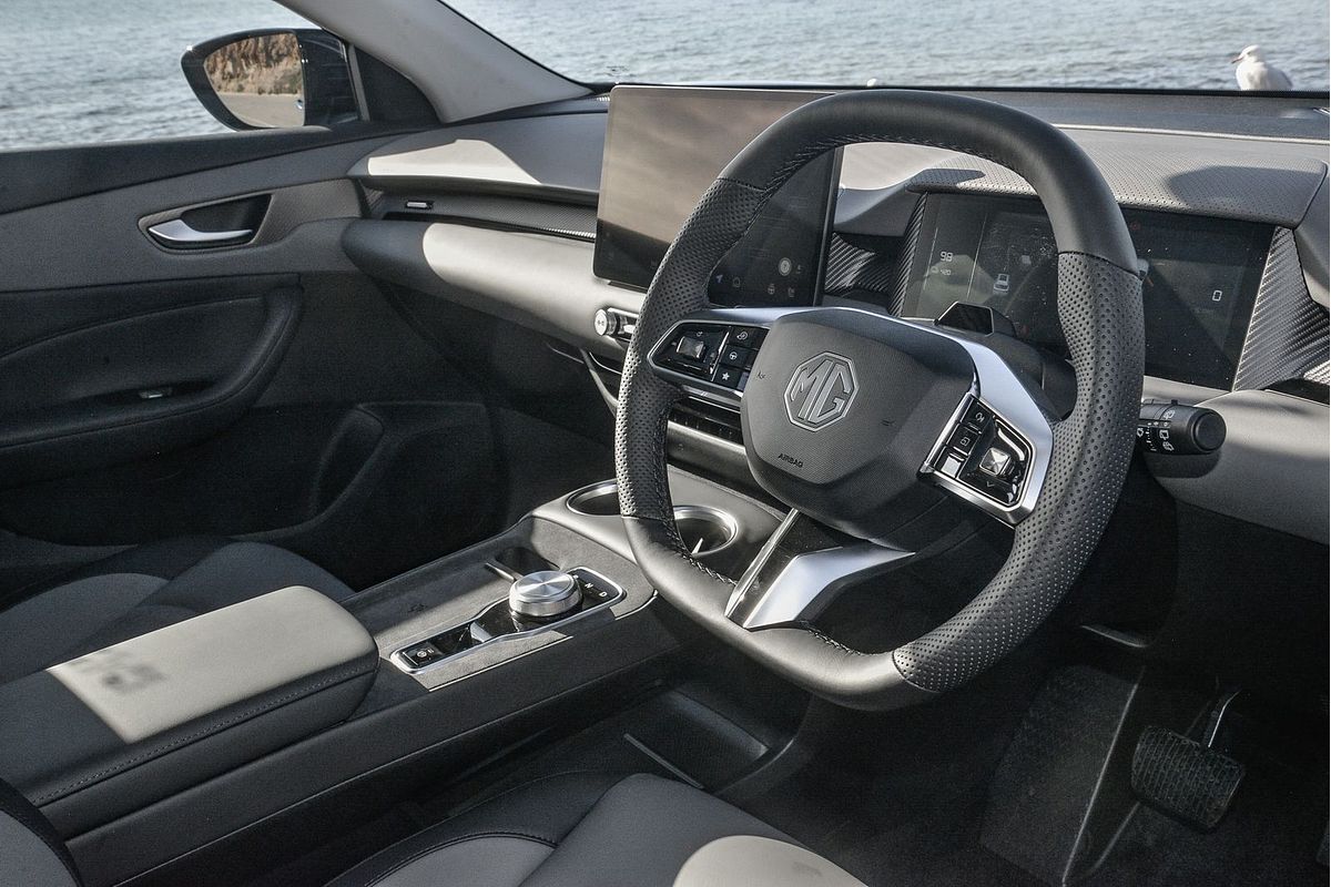 2025 MG MGS5 EV Essence 62 ZS3EM