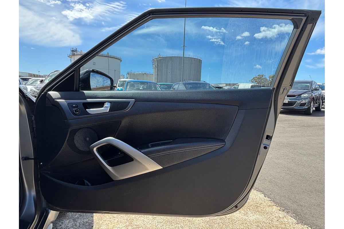 2016 Hyundai Veloster SR Turbo + FS4 Series II