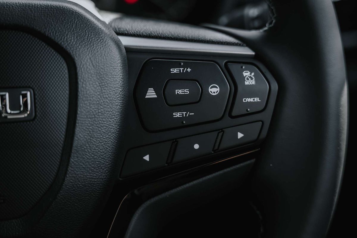 2025 Isuzu MU-X LS-T