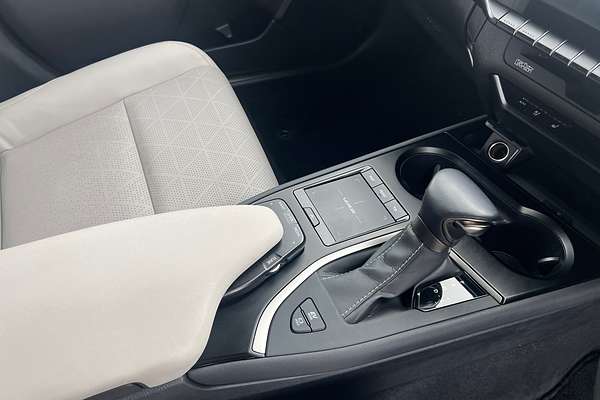 2022 Lexus UX UX250h Sport Luxury MZAH10R thumb-15