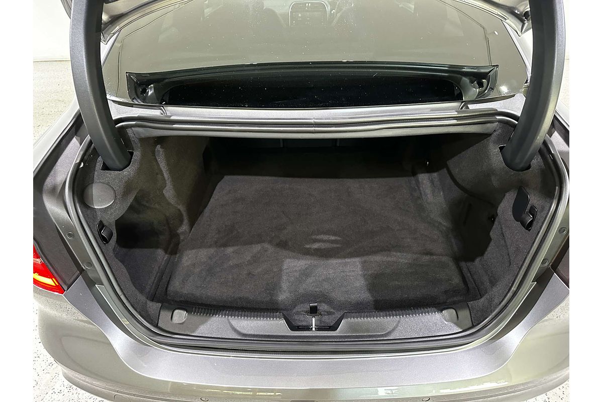 2021 Jaguar XE P300 R-Dynamic Black X760