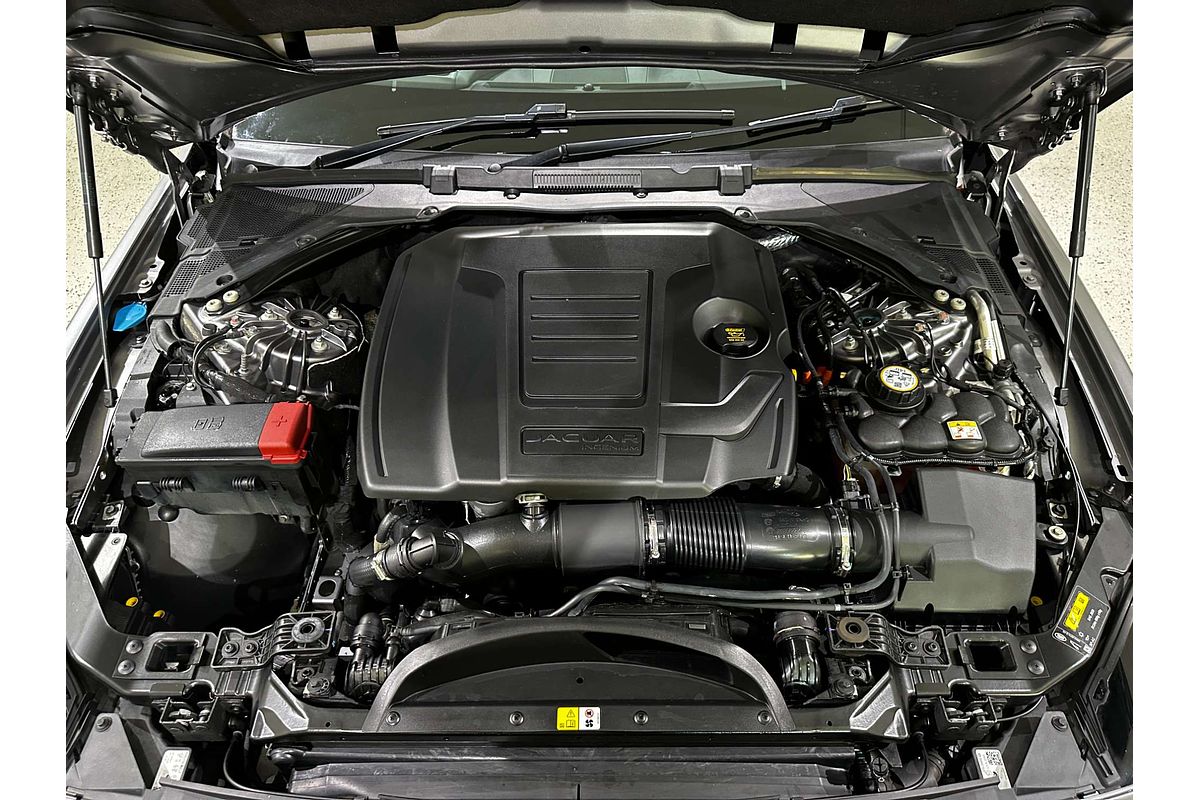 2021 Jaguar XE P300 R-Dynamic Black X760