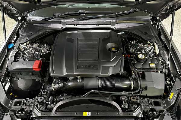 2021 Jaguar XE P300 R-Dynamic Black X760