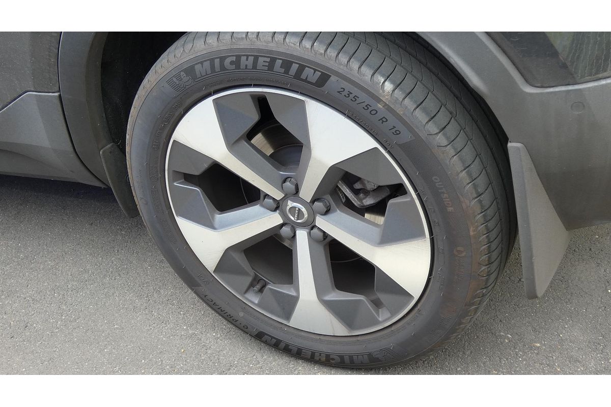 2024 Volvo XC40 Plus B4