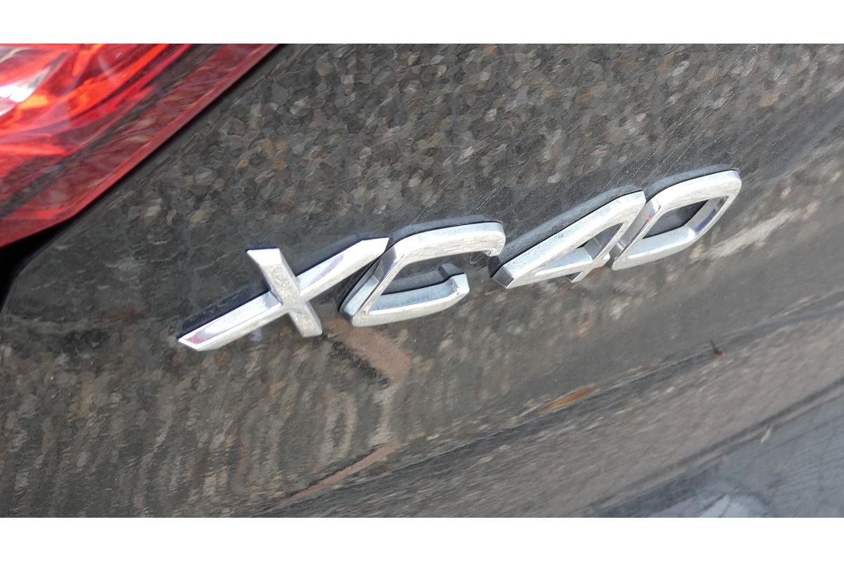 2024 Volvo XC40 Plus B4