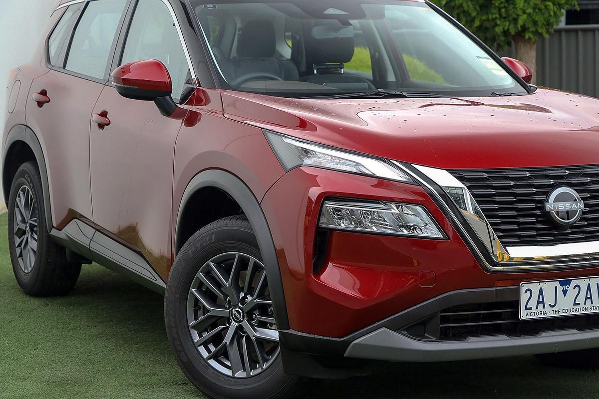 2025 Nissan X-TRAIL ST T33