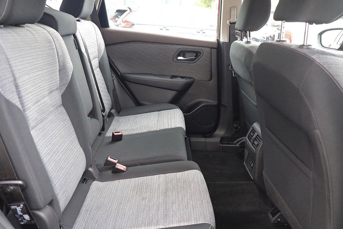 2025 Nissan X-TRAIL ST T33