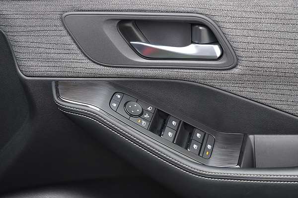 2025 Nissan X-TRAIL ST T33