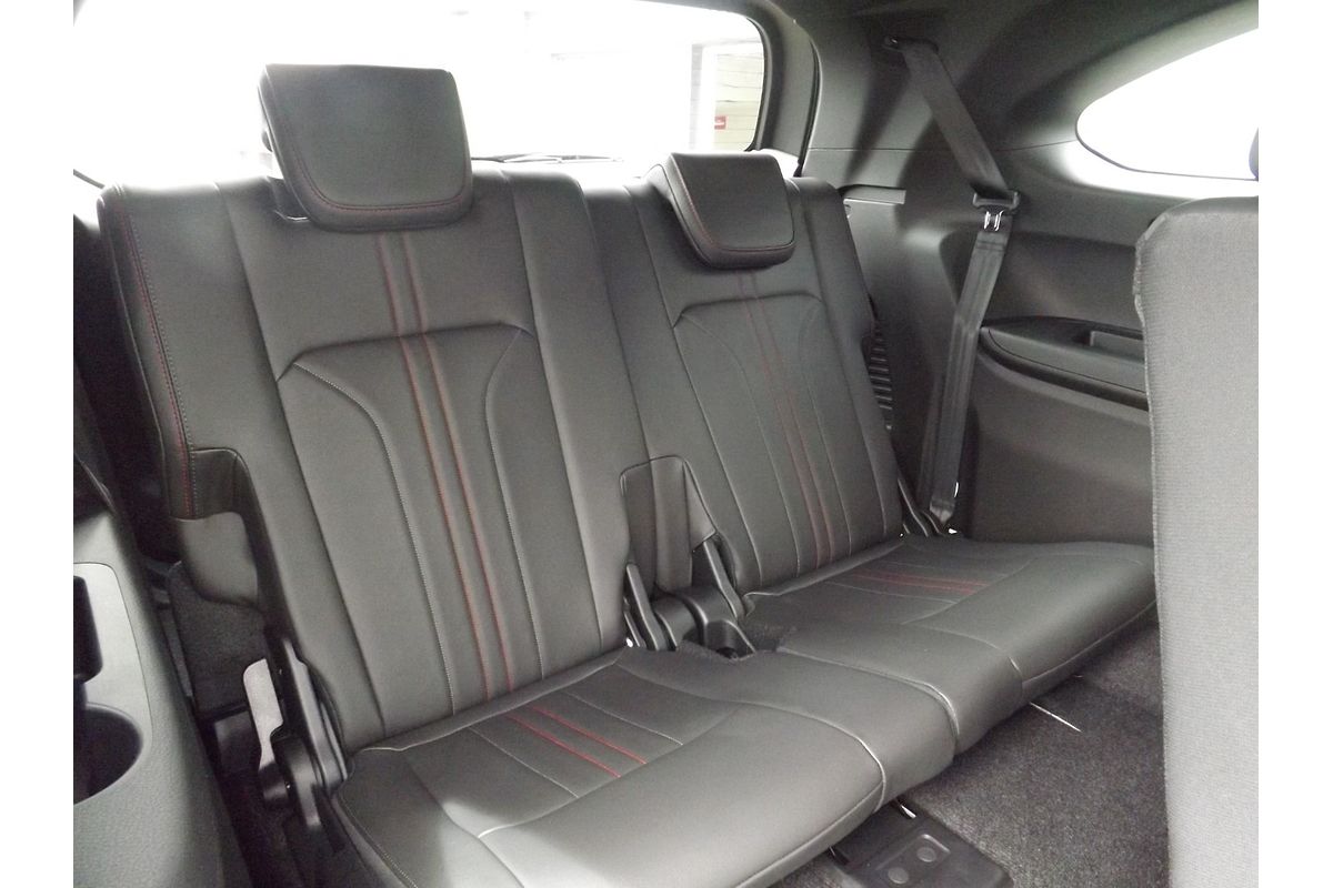 2025 Isuzu MU-X X-TERRAIN