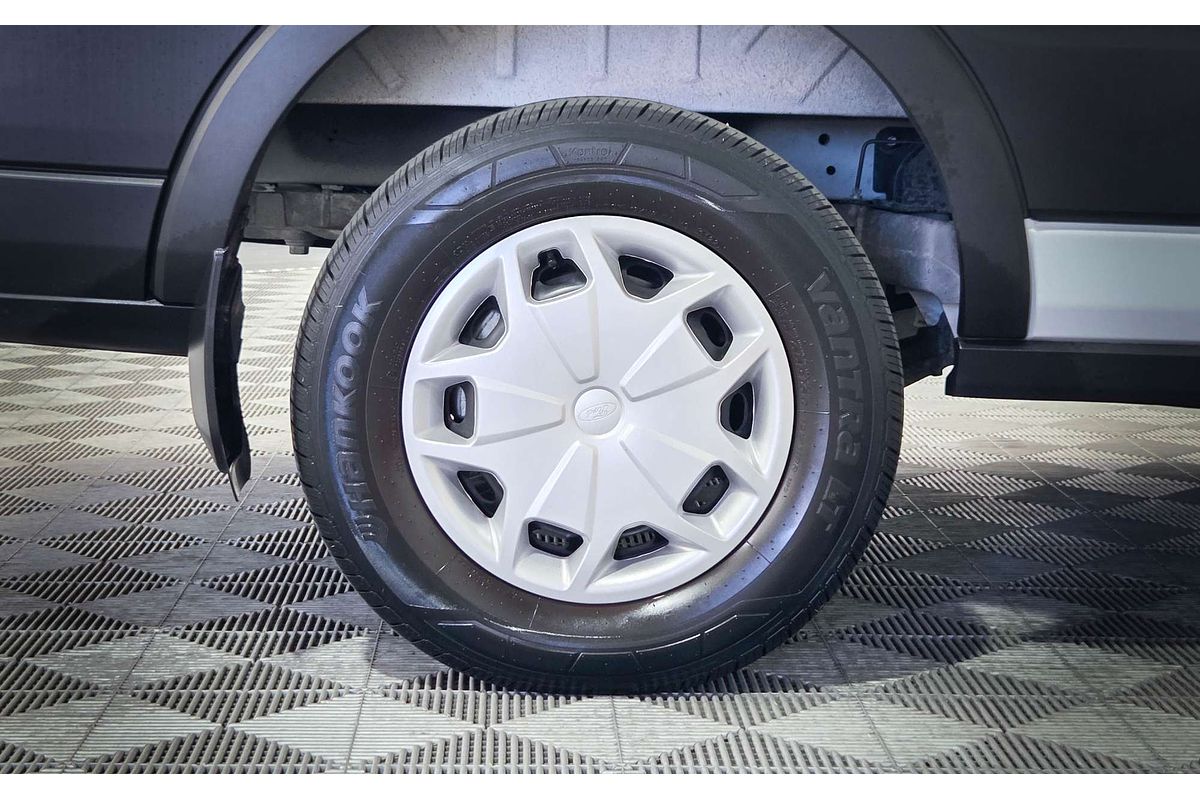 2023 Ford E-Transit 420L VO Mid Roof