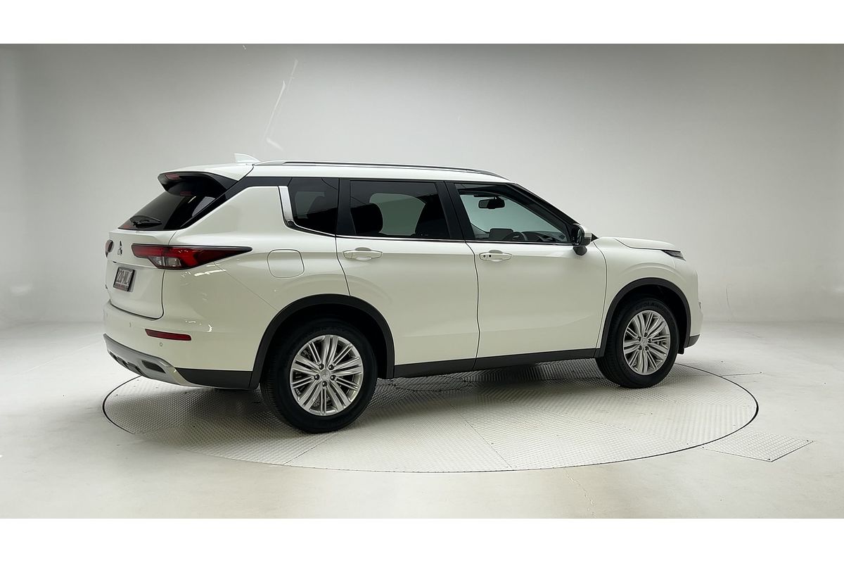 2024 Mitsubishi Outlander LS ZM