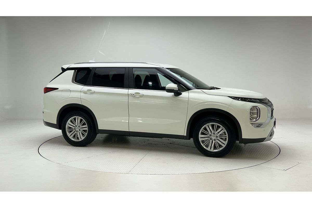 2024 Mitsubishi Outlander LS ZM