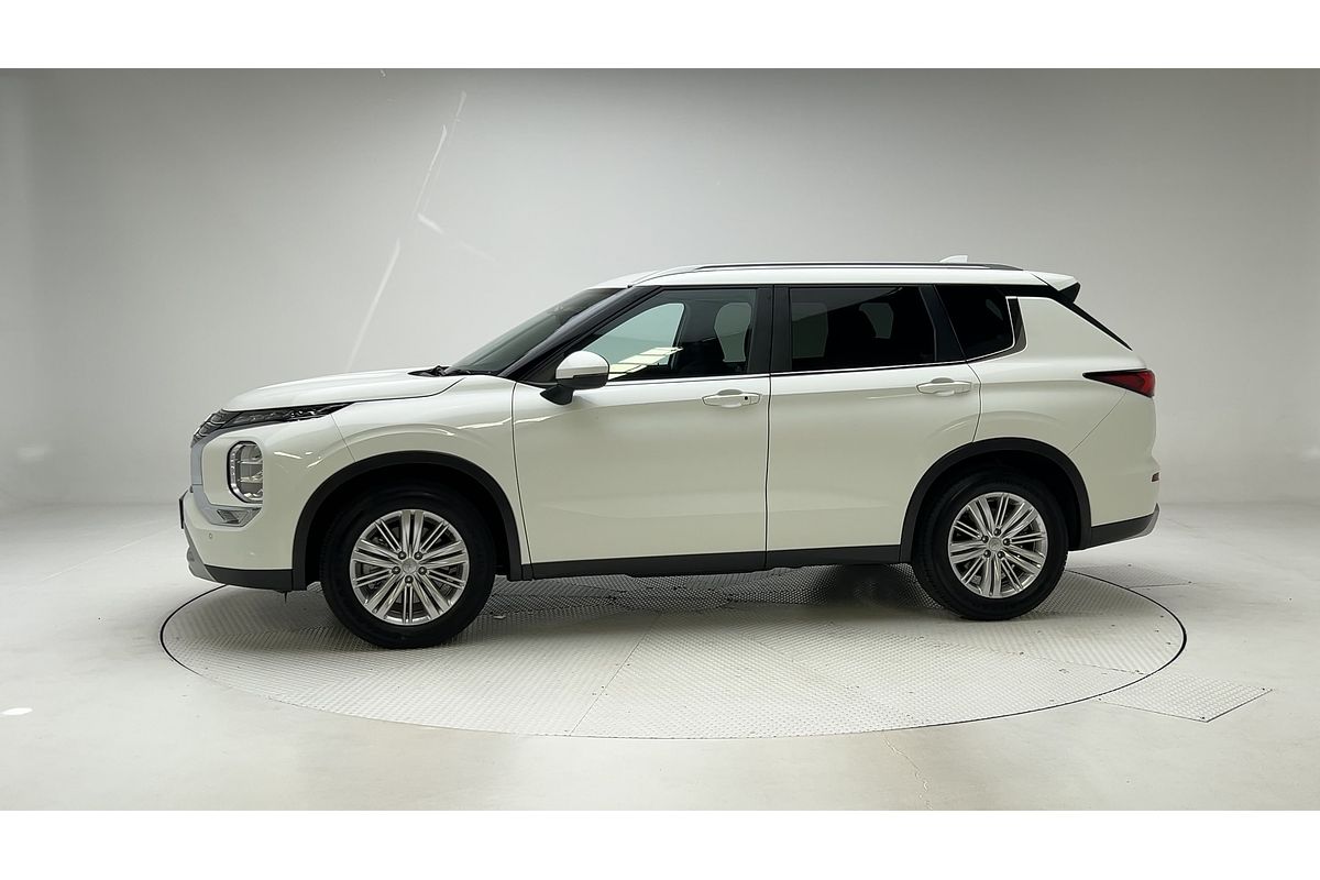 2024 Mitsubishi Outlander LS ZM