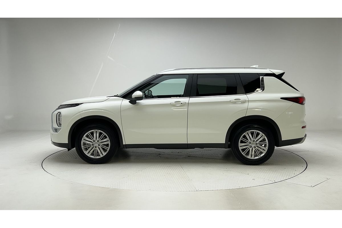 2024 Mitsubishi Outlander LS ZM