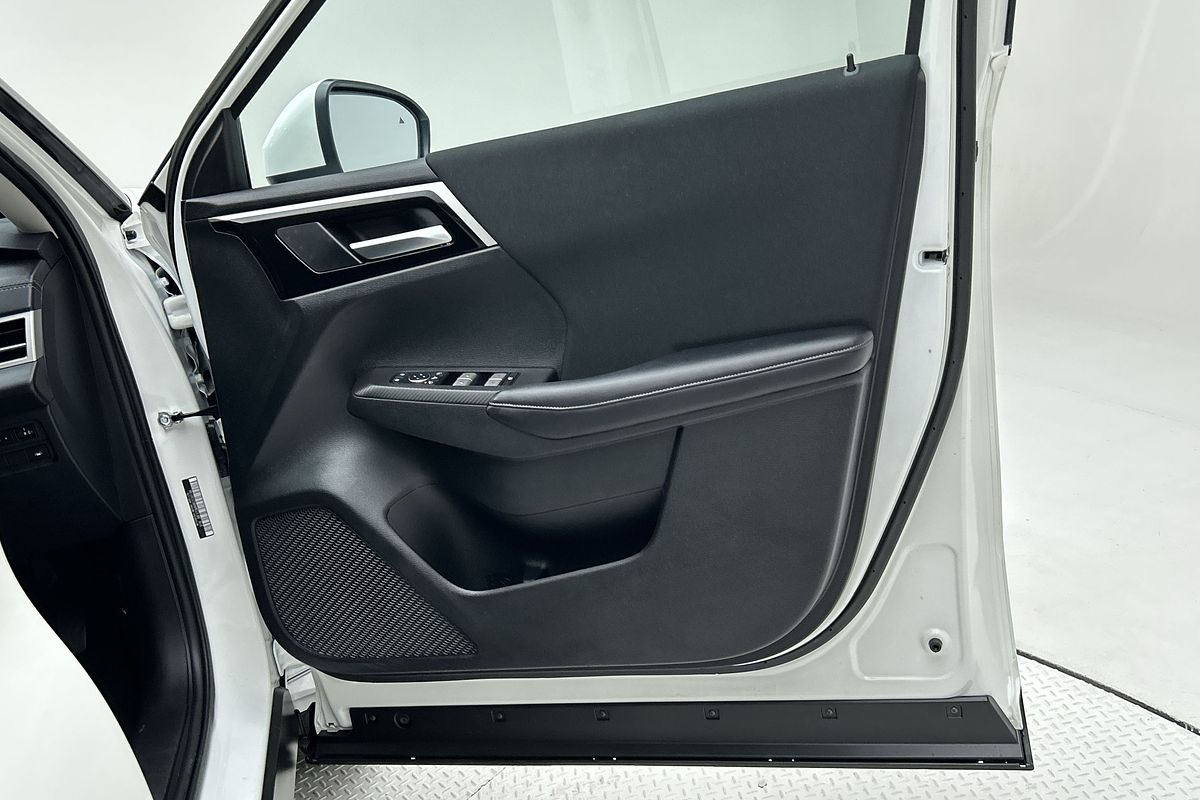 2024 Mitsubishi Outlander LS ZM