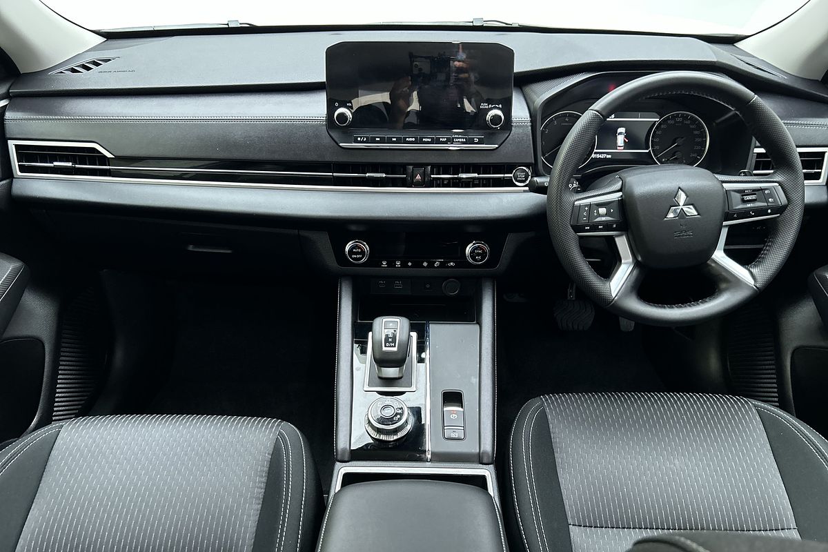 2024 Mitsubishi Outlander LS ZM