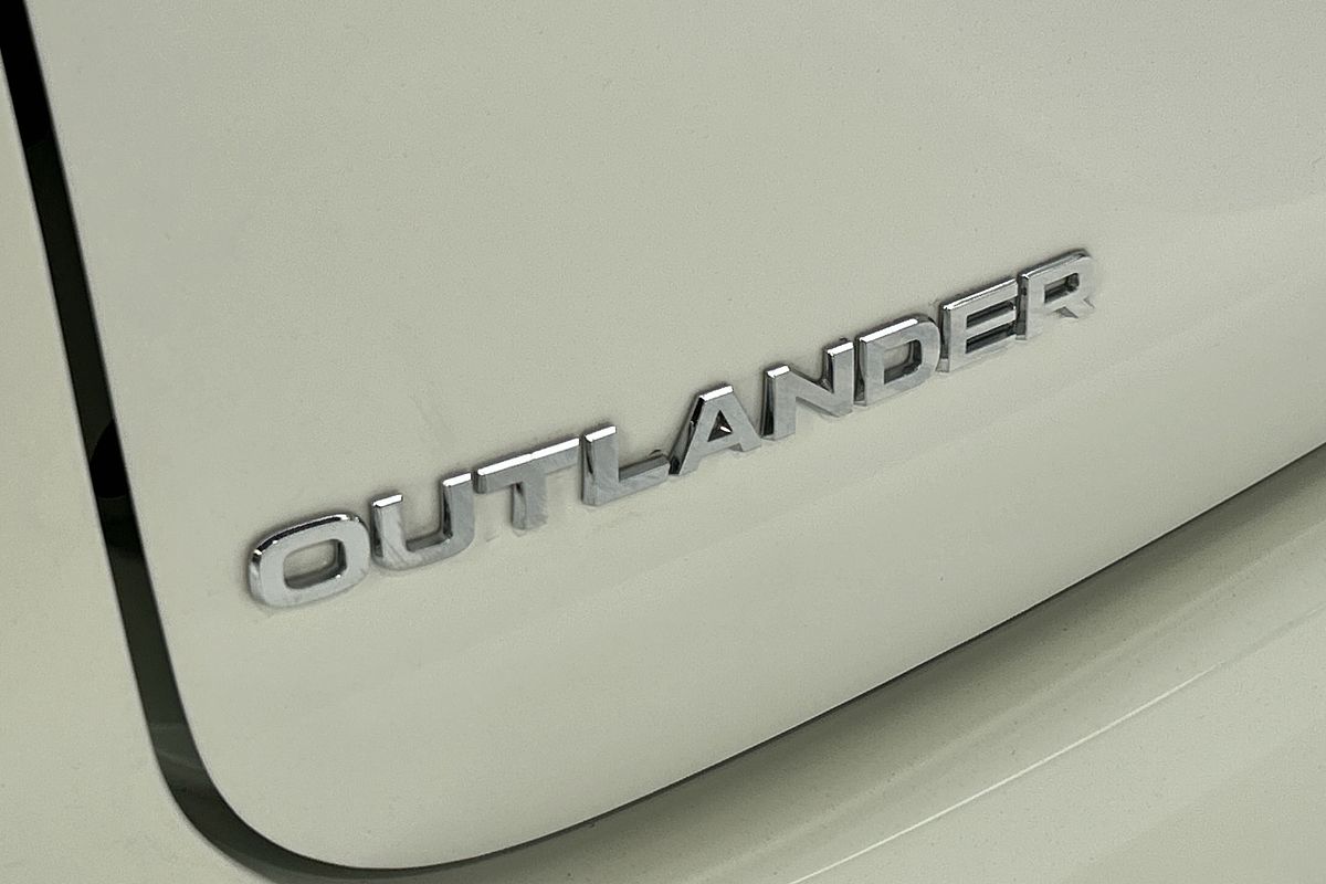 2024 Mitsubishi Outlander LS ZM